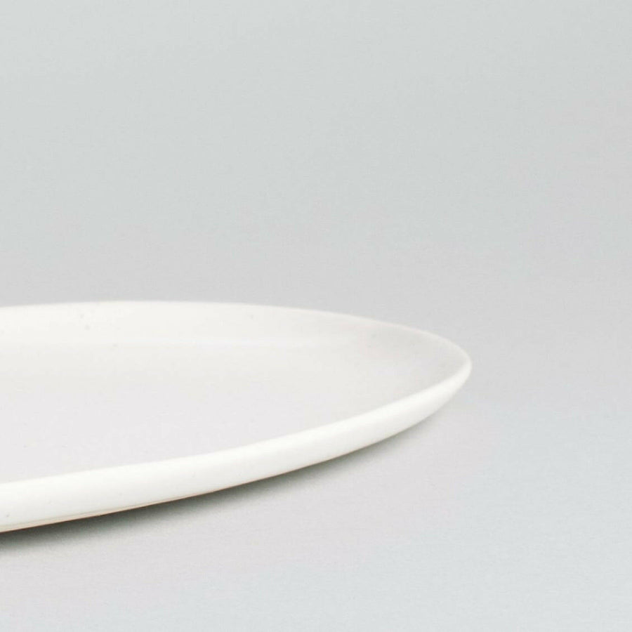 Elegant oval platter showcasing exquisite design, perfect for formal dining and special occasions
