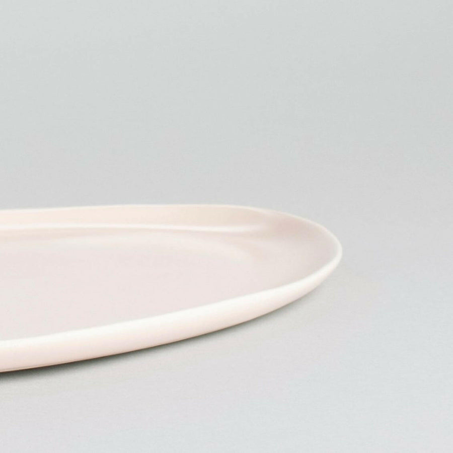 Elegant oval platter showcasing exquisite design, perfect for formal dining and special occasions