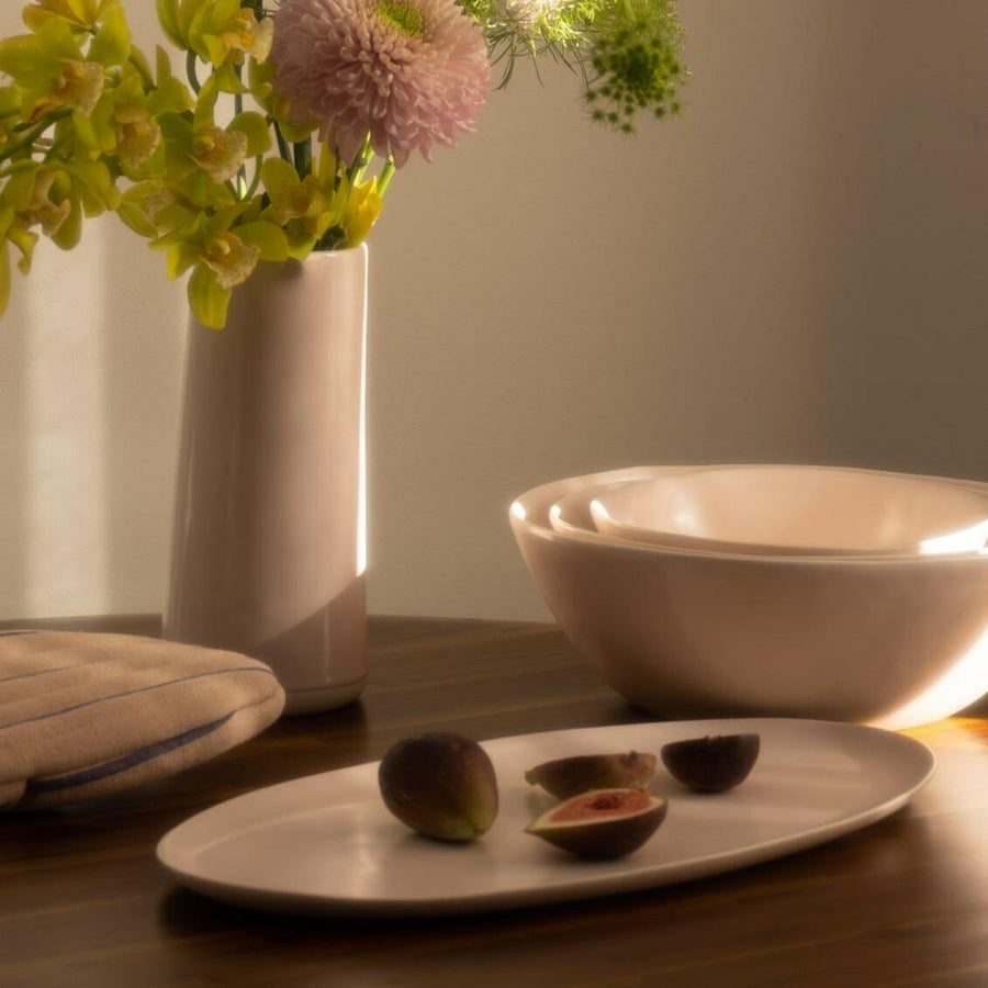 Elegant oval platter showcasing exquisite design, perfect for formal dining and special occasions