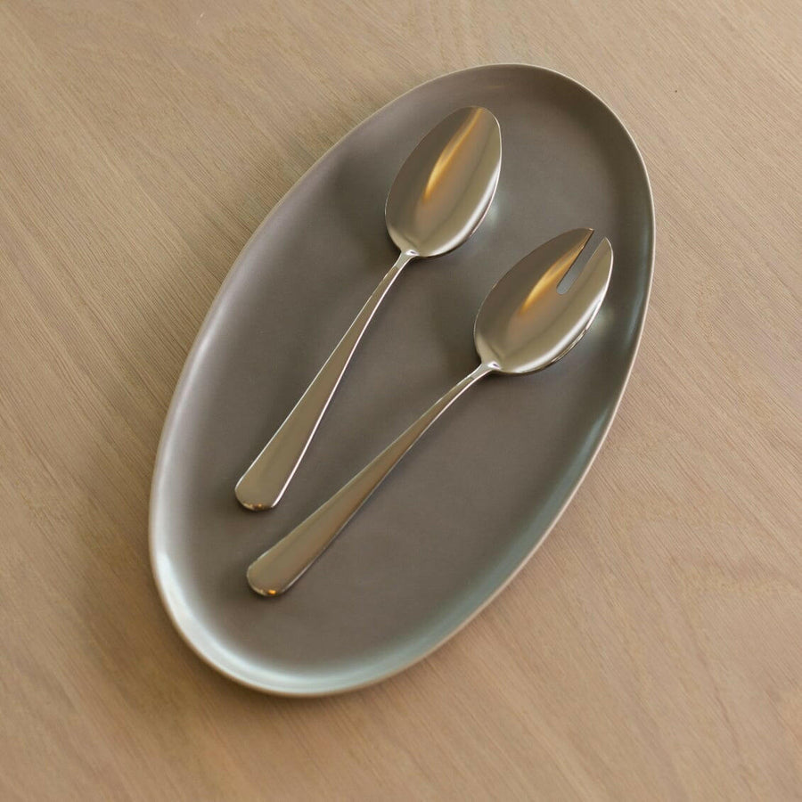 Elegant oval platter showcasing exquisite design, perfect for formal dining and special occasions