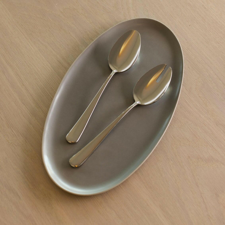 Elegant oval platter showcasing exquisite design, perfect for formal dining and special occasions