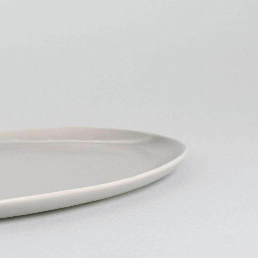 Elegant oval platter showcasing exquisite design, perfect for formal dining and special occasions